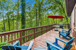 Hot Tub Screened Porch Fire Pit at River Cabin